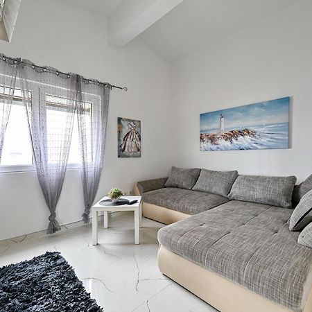 Apartment Razanac Nikola 2 Екстер'єр фото